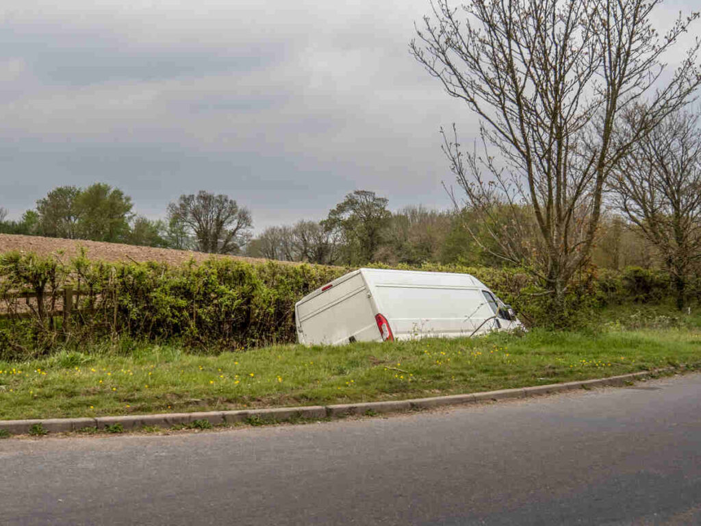 Delivery van roadside accident, highlighting the challenges in navigating injury claims related to accidents involving delivery vehicles.